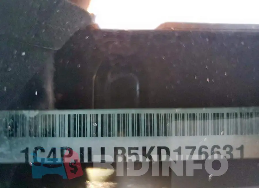 1C4PJLLB5KD176631 Photo# 12
