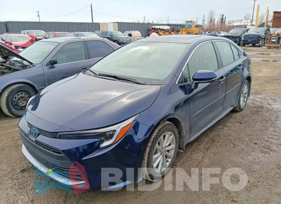 JTDBCMFE0S3083652 Photo# 1