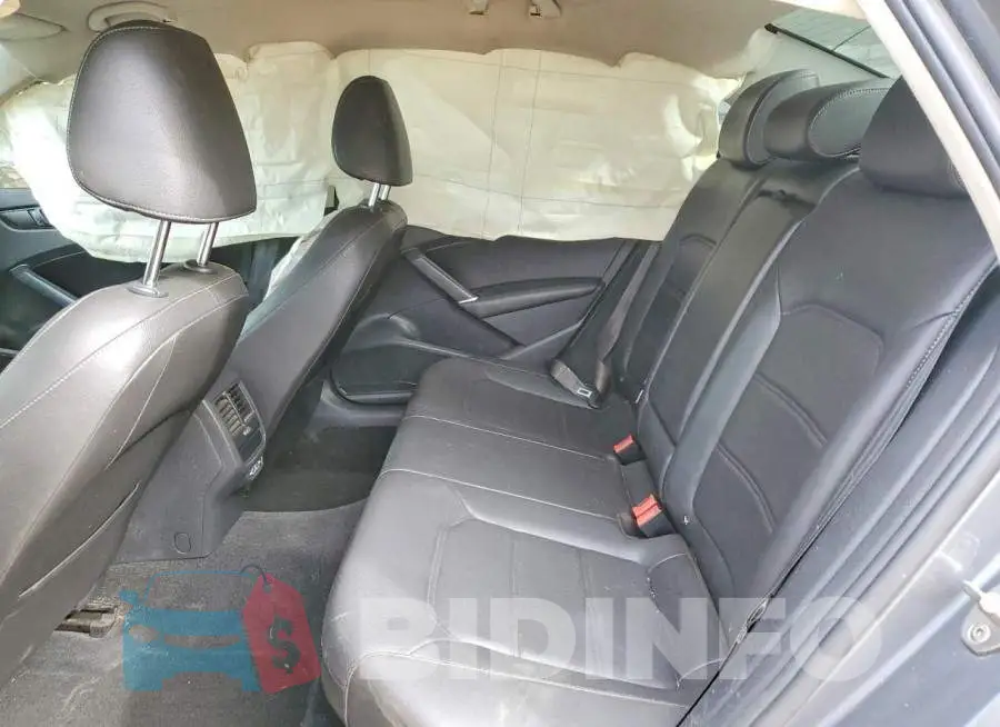 1VWSA7A39LC016057 Photo# 10