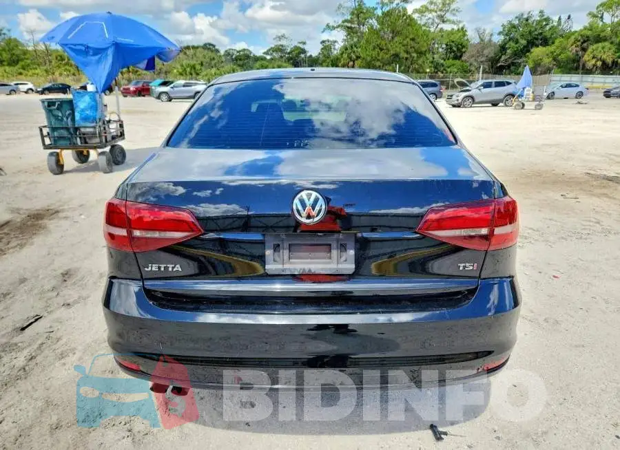 3VW2B7AJ4HM404802 Photo# 6