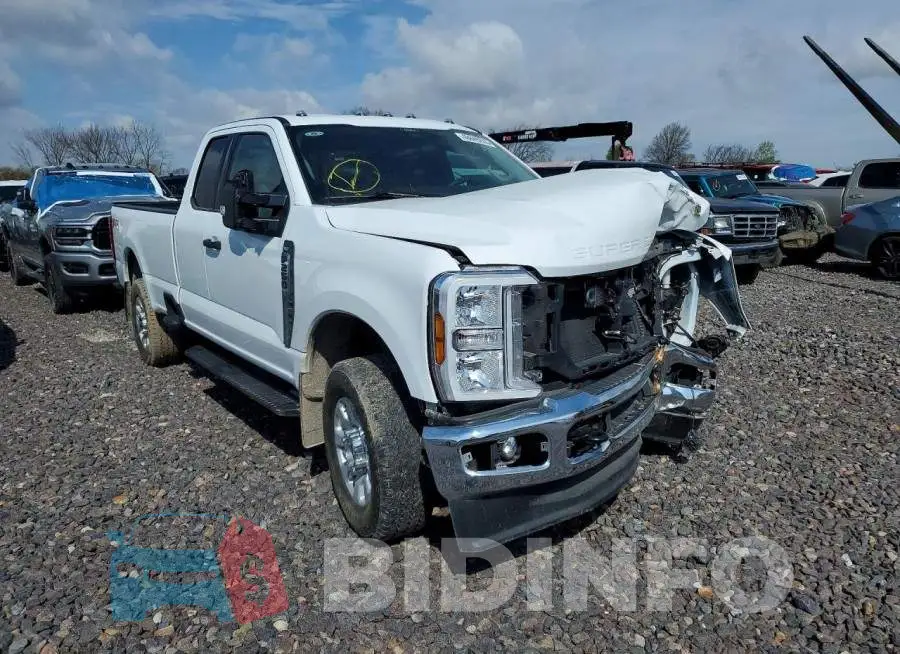 1FT7X2BA8REE01243 Photo# 4