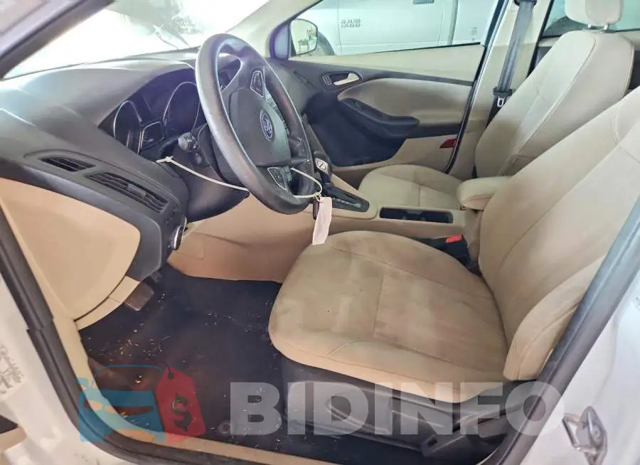 1FADP3F27JL211631 Photo# 7