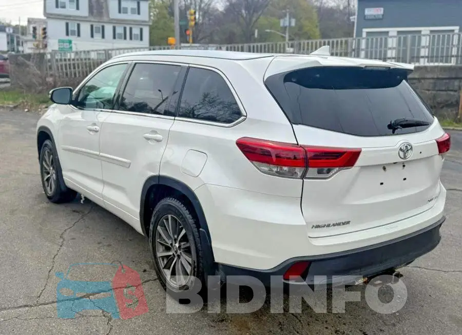 5TDJZRFH0JS881597 Photo# 2