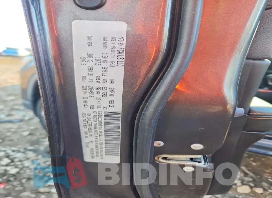 3C4NJDCB8JT458140 Photo# 13