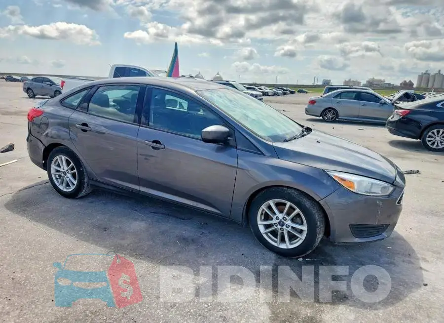 1FADP3F20JL327821 Photo# 4