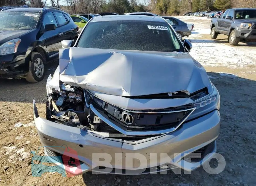 19UDE2F76JA001038 Photo# 5