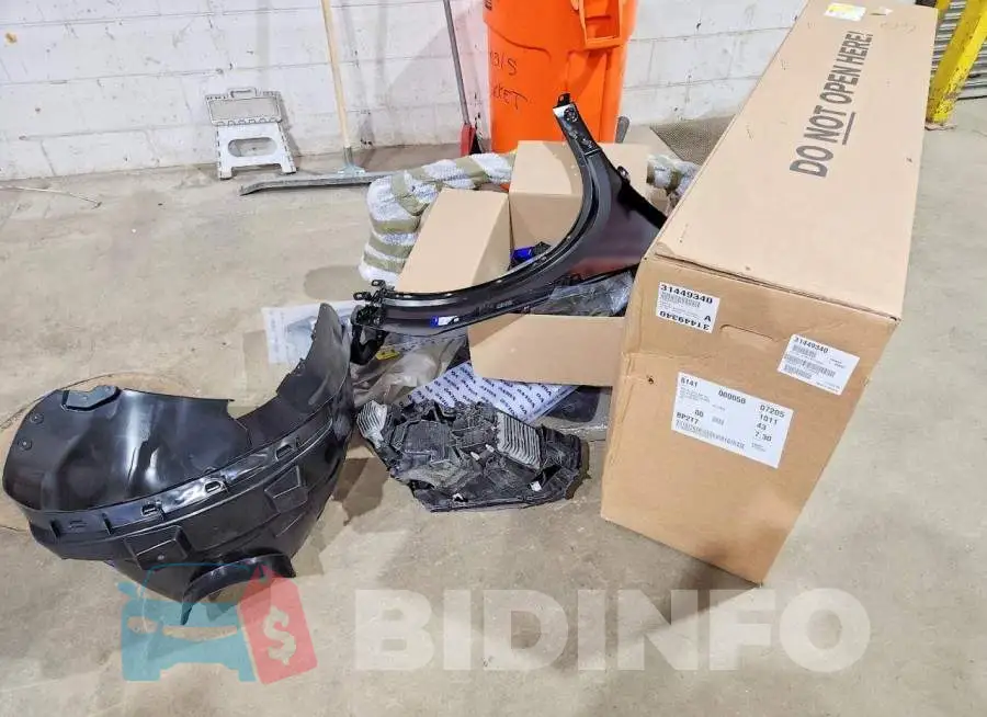 YV4162UK1L2288336 Photo# 13