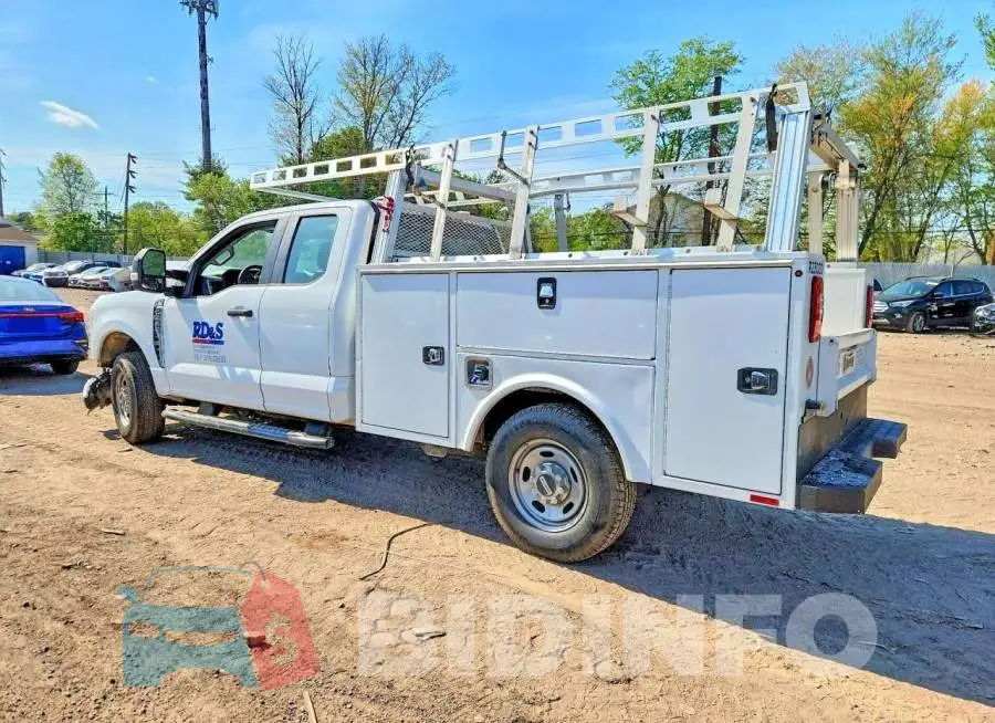 1FT7X2AA0PED46544 Photo# 2