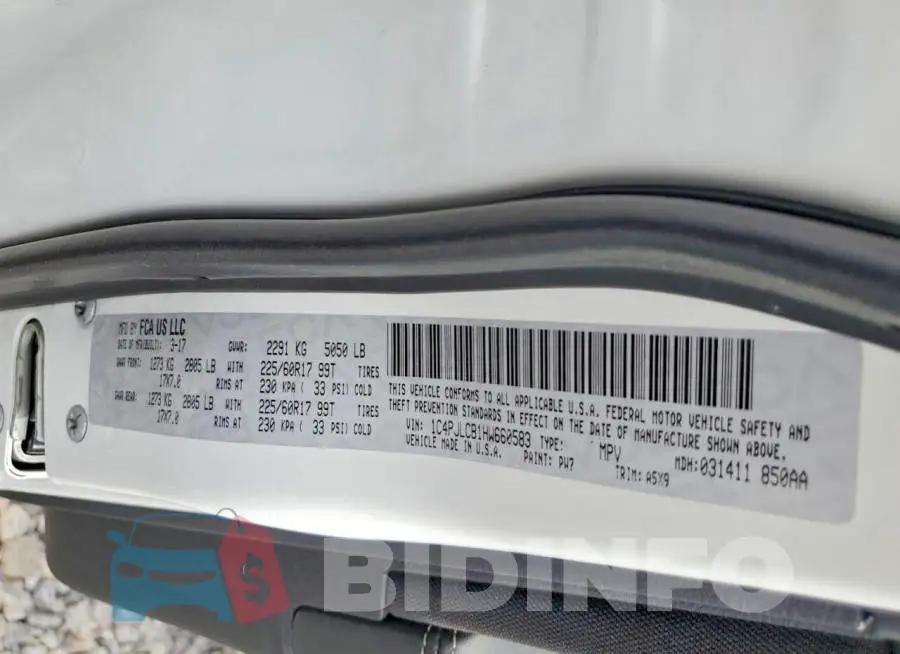 1C4PJLCB1HW660583 Photo# 12