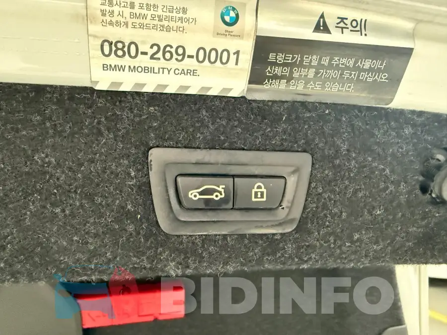 WBAJC3102JWB77708 Photo# 20