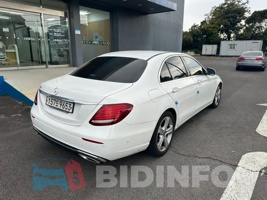 WDDZF4JB1KA642713 Photo# 3