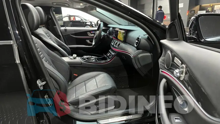 WDDZF4JB3HA282322 Photo# 11