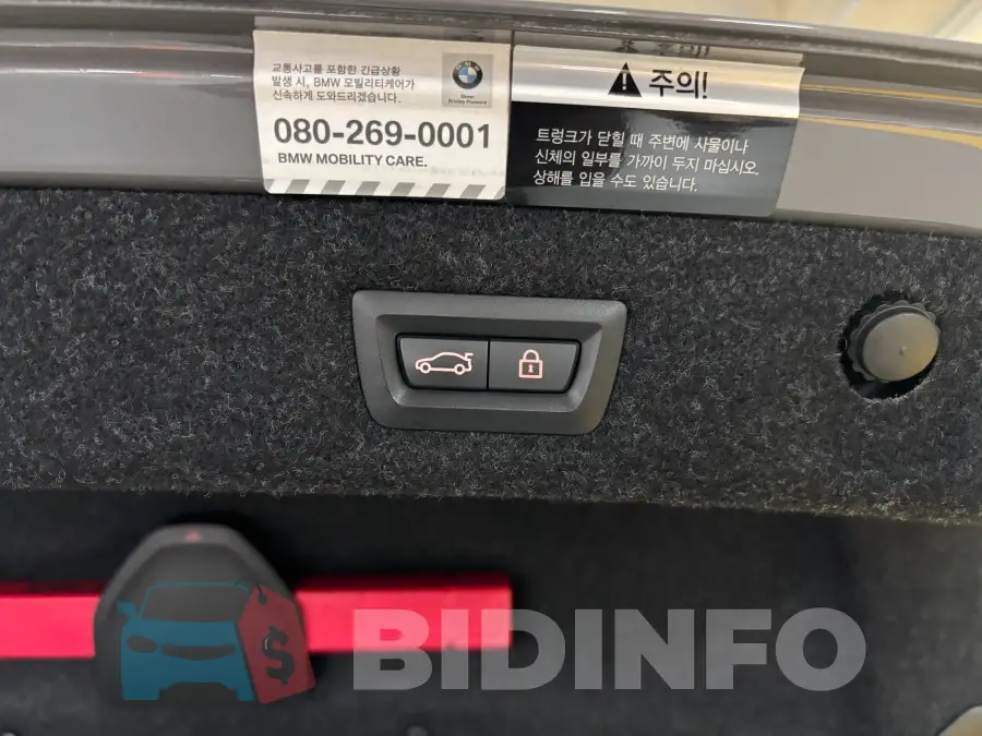 WBA71BH04MCF34621 Photo# 6