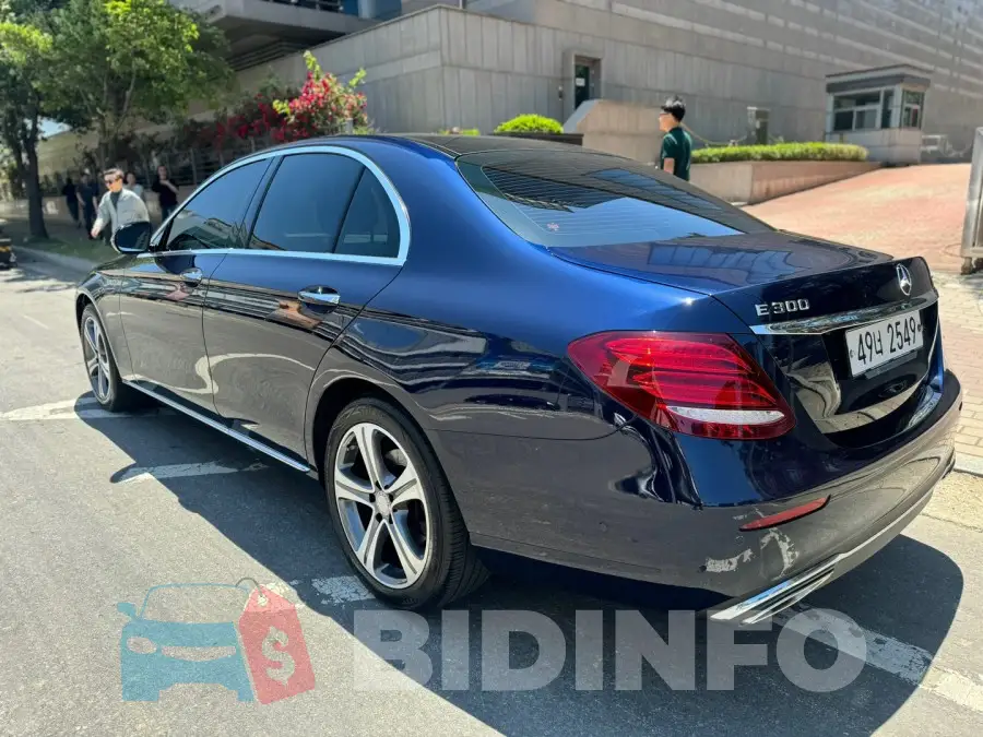 WDDZF4KB7HA192413 Photo# 6