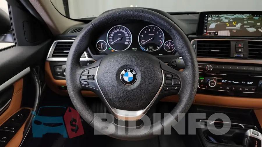 WBA8A910XJAD29593 Photo# 13