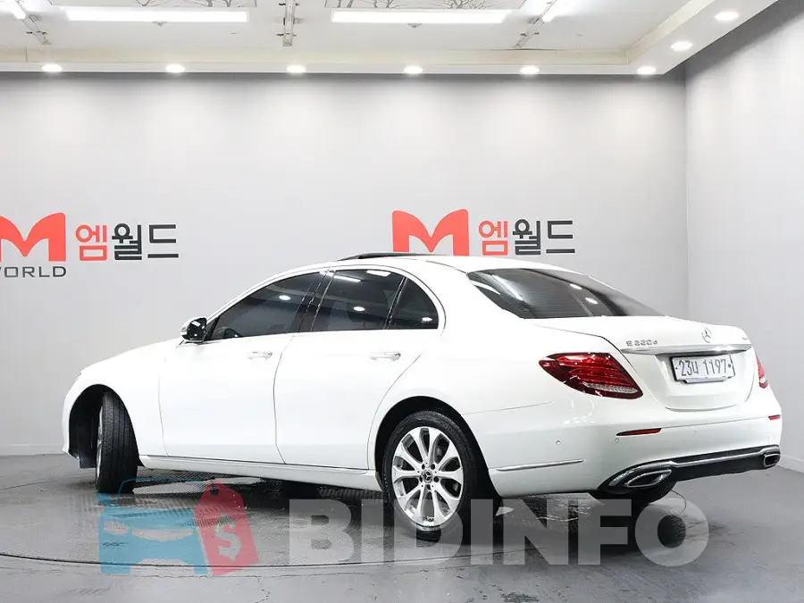 WDDZF0FB0HA290458 Photo# 4