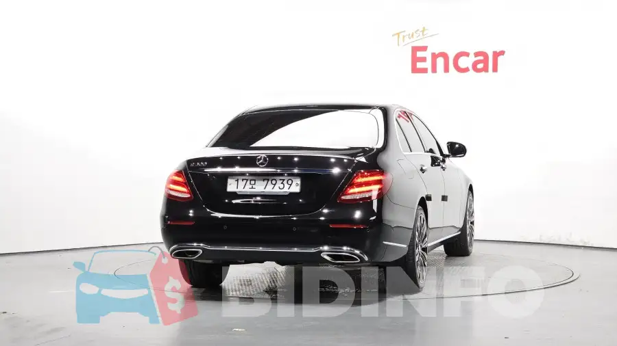WDDZF4JB1JA476658 Photo# 4