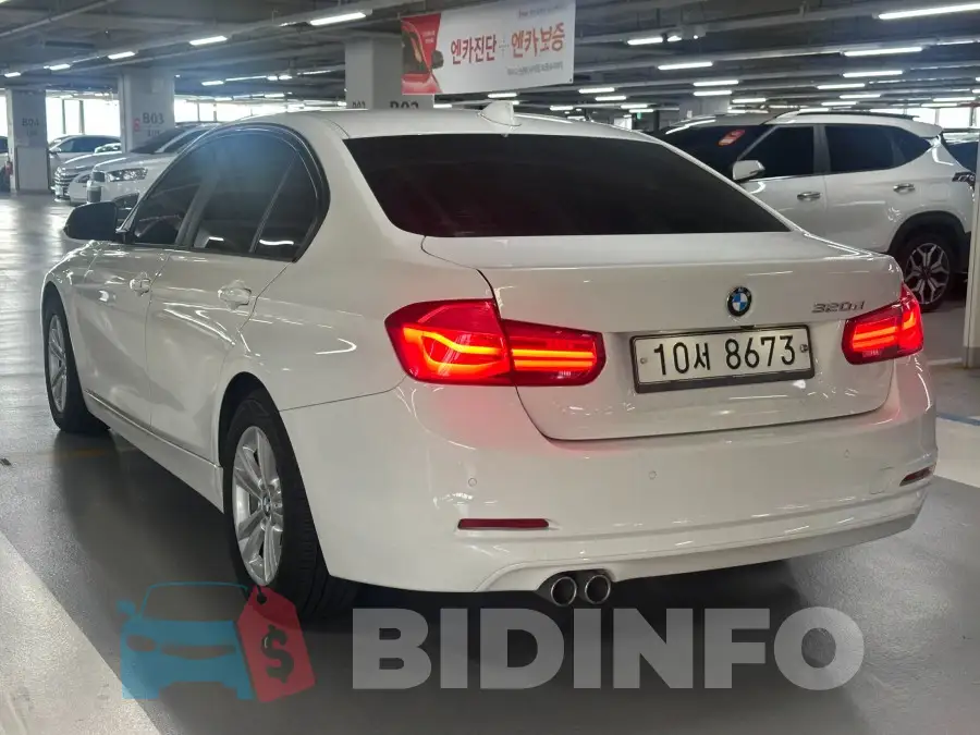 WBA8D110XHK776614 Photo# 3