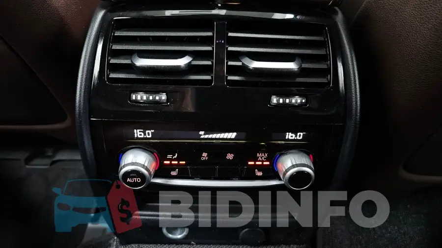 WBAJD9105JG972436 Photo# 18