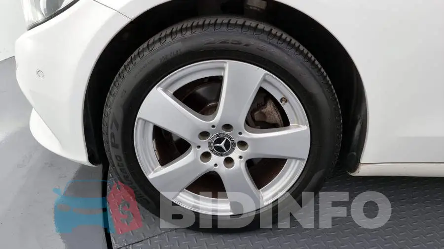 WDDWF4CB3JF649518 Photo# 5