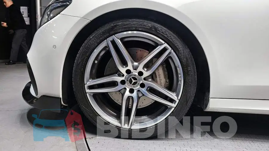 WDDZF4JB1KA592931 Photo# 5
