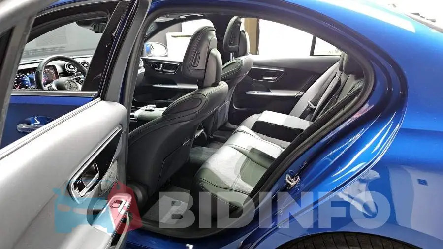W1KAF5BB6NF050474 Photo# 11
