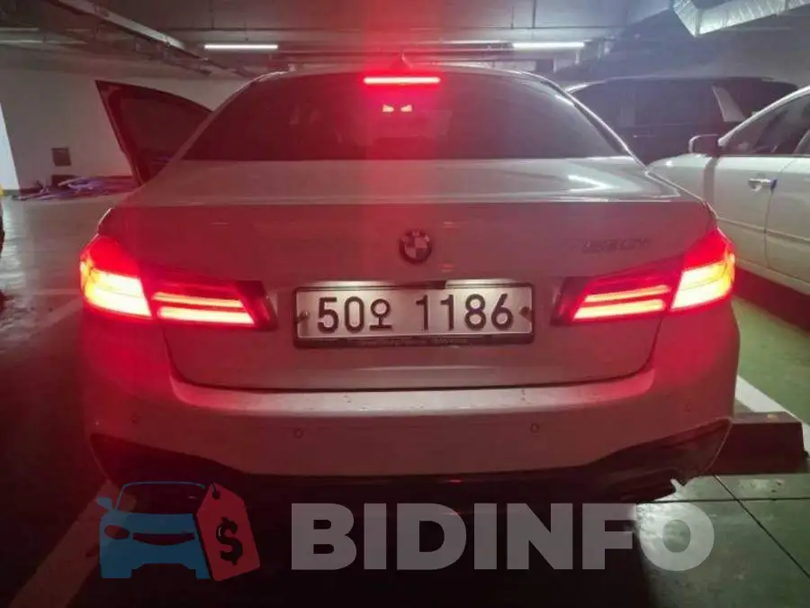 WBAJD3107JB316586 Photo# 2