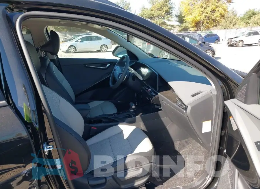 KNDCT3LE6R5123721 Photo# 5