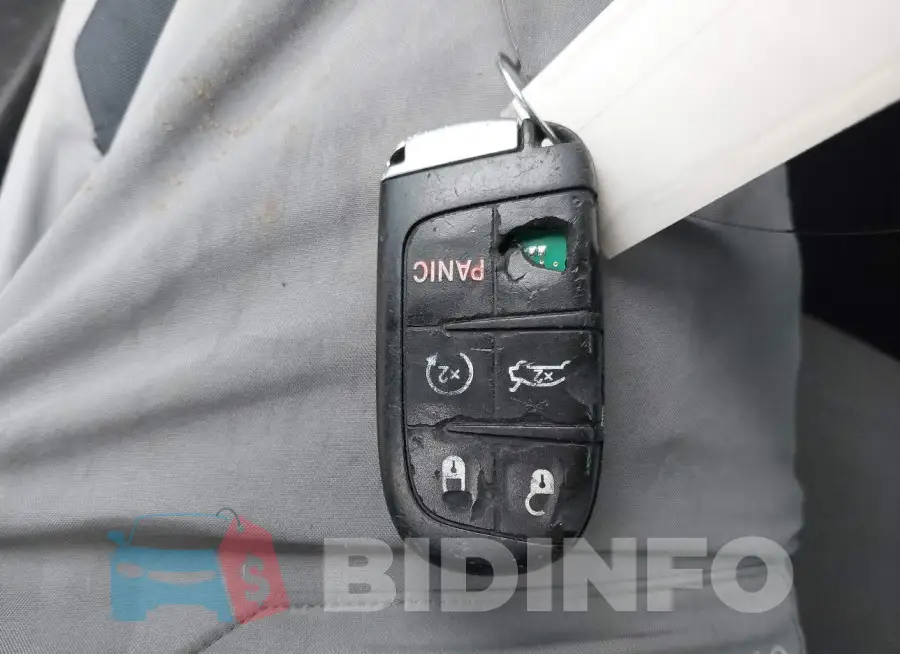 2C3CDXHG7GH188702 Photo# 11
