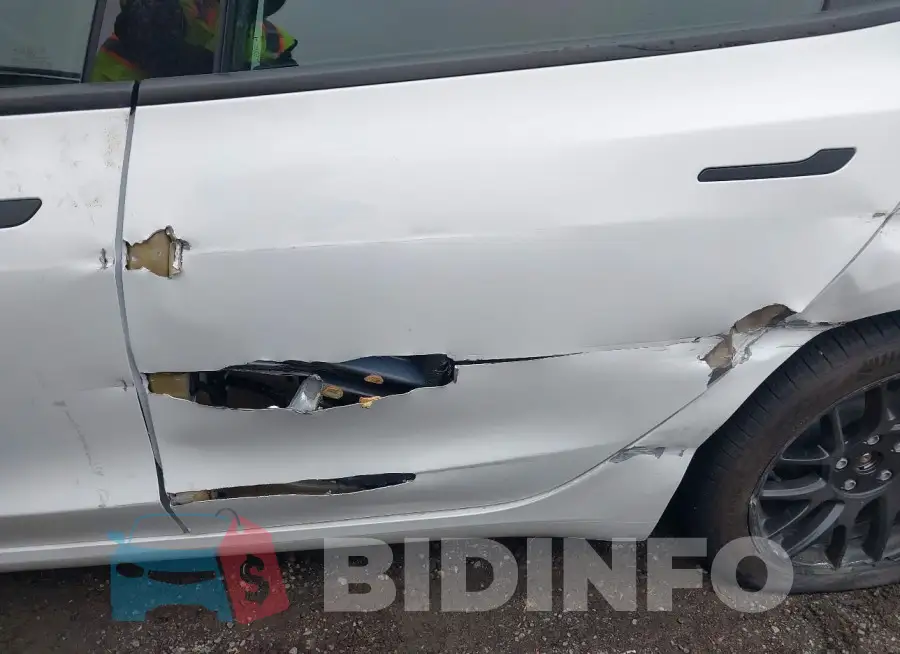 5YJ3E1EB6RF732923 Photo# 18