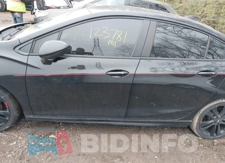 1G1BE5SM2J7149163 Photo# 15