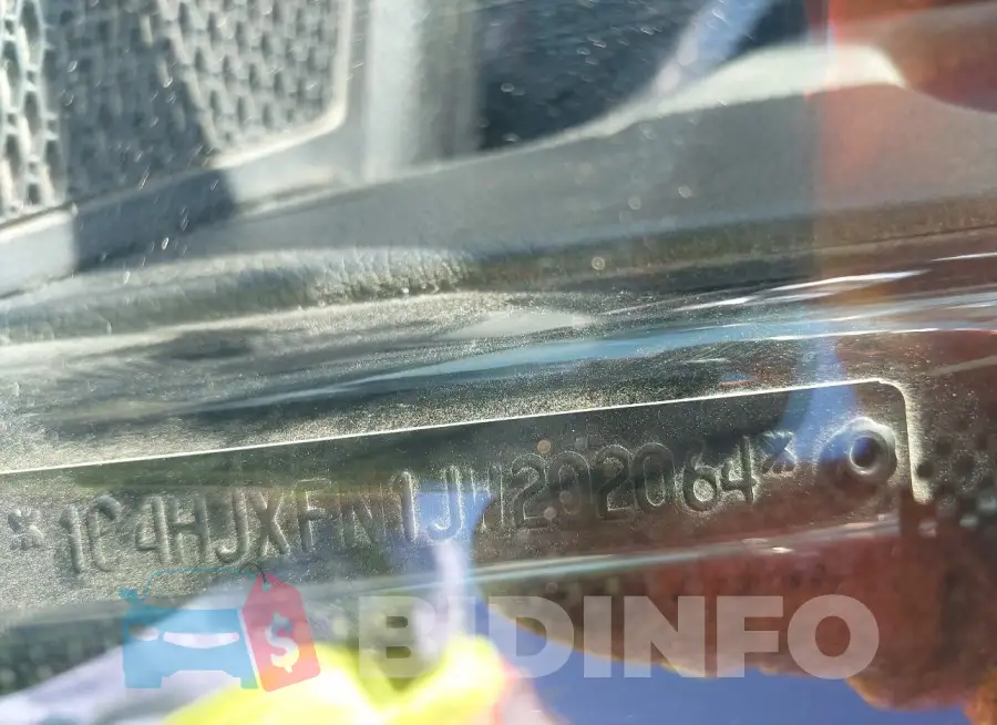 1C4HJXFN1JW202064 Photo# 9