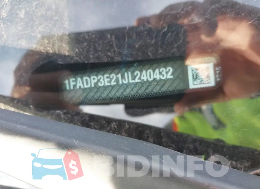 1FADP3E21JL240432 Photo# 9