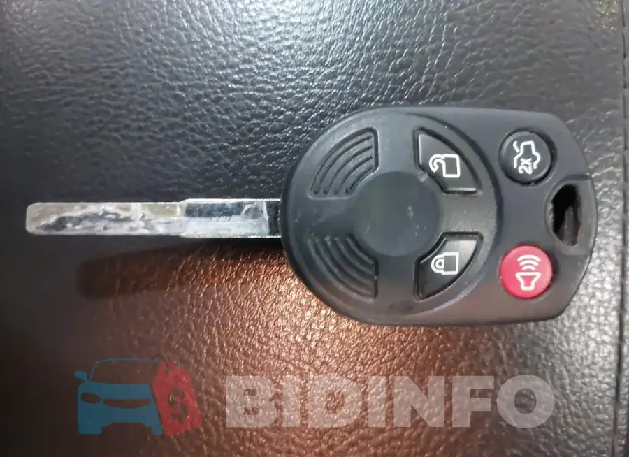 1FADP3F2XJL224745 Photo# 11