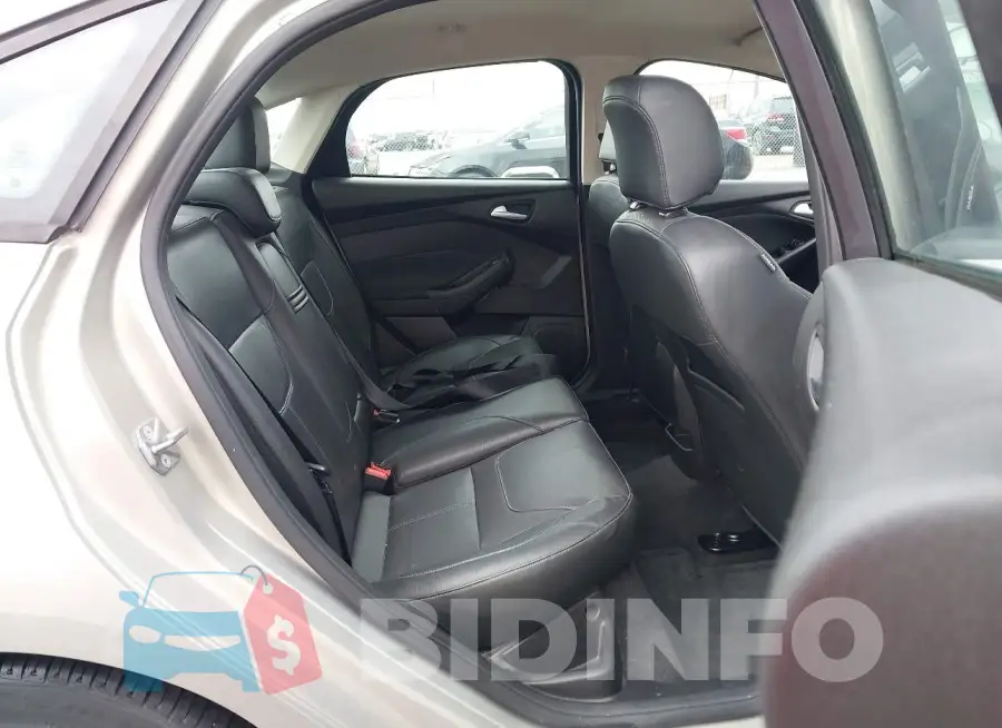 1FADP3F24FL319115 Photo# 8