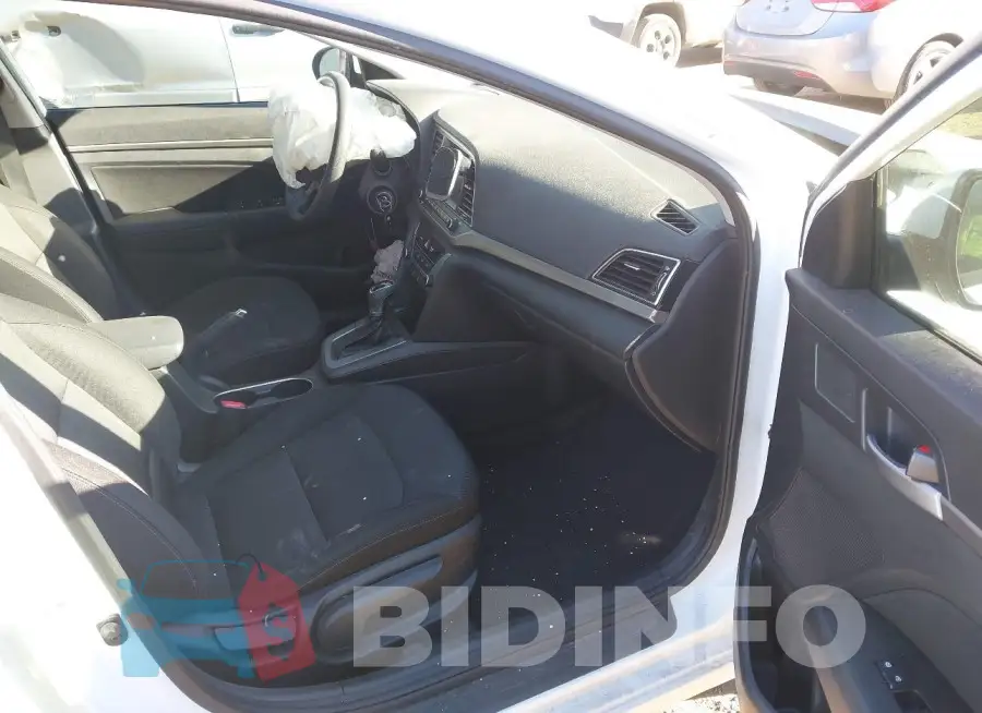 5NPD84LF0JH257889 Photo# 5