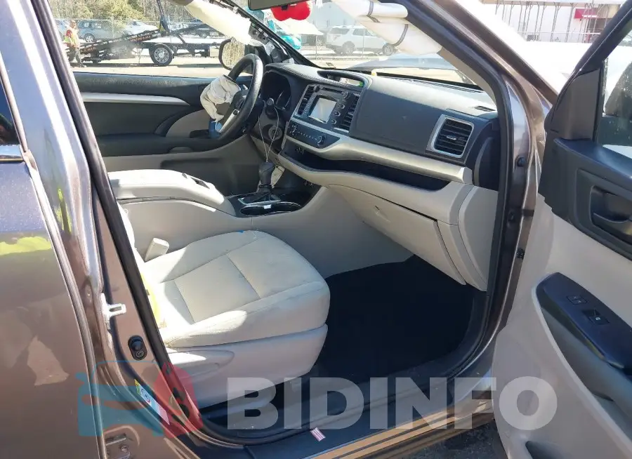 5TDZARFH9GS022995 Photo# 5