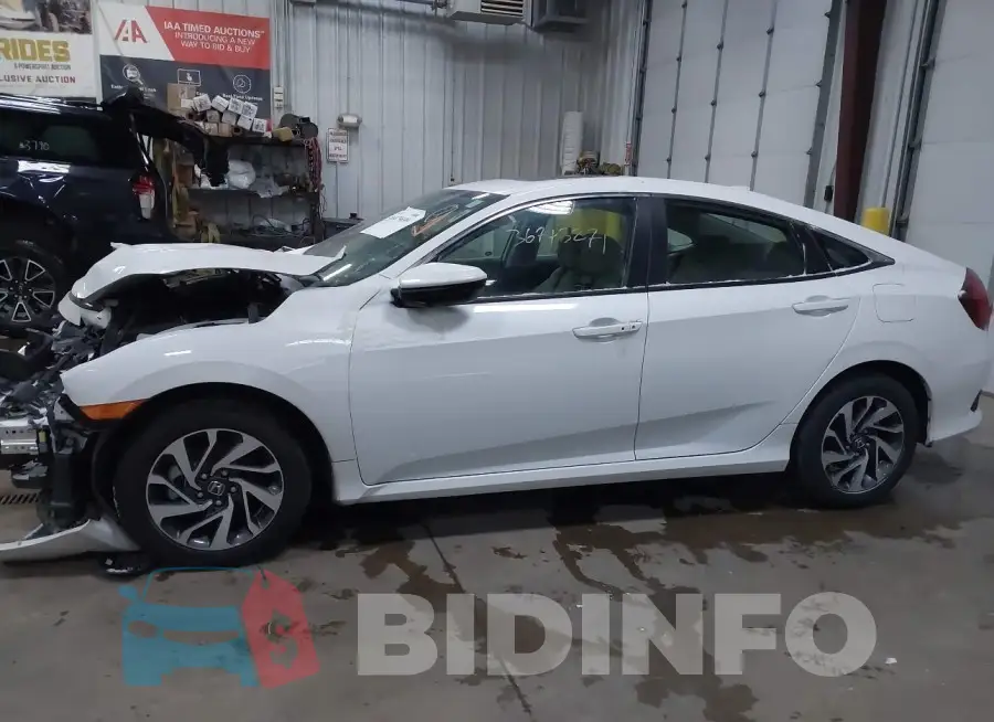 2HGFC2F70JH515905 Photo# 14