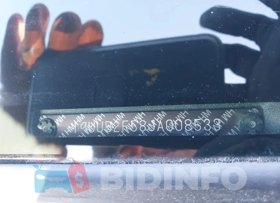 19UUB2F58JA008533 Photo# 9