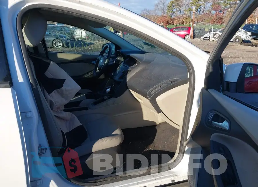 1FADP3F25FL277019 Photo# 5