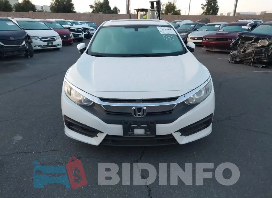 19XFC2F78JE207570 Photo# 13