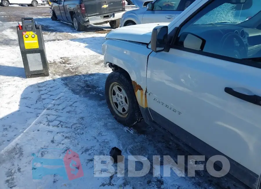 1C4NJPBBXGD650080 Photo# 15