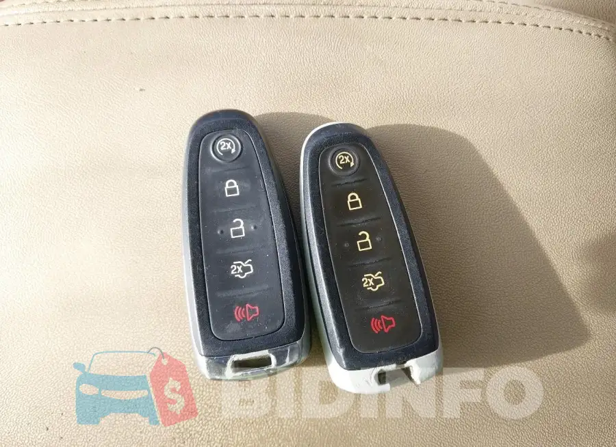 1FAHP2F88FG102756 Photo# 11