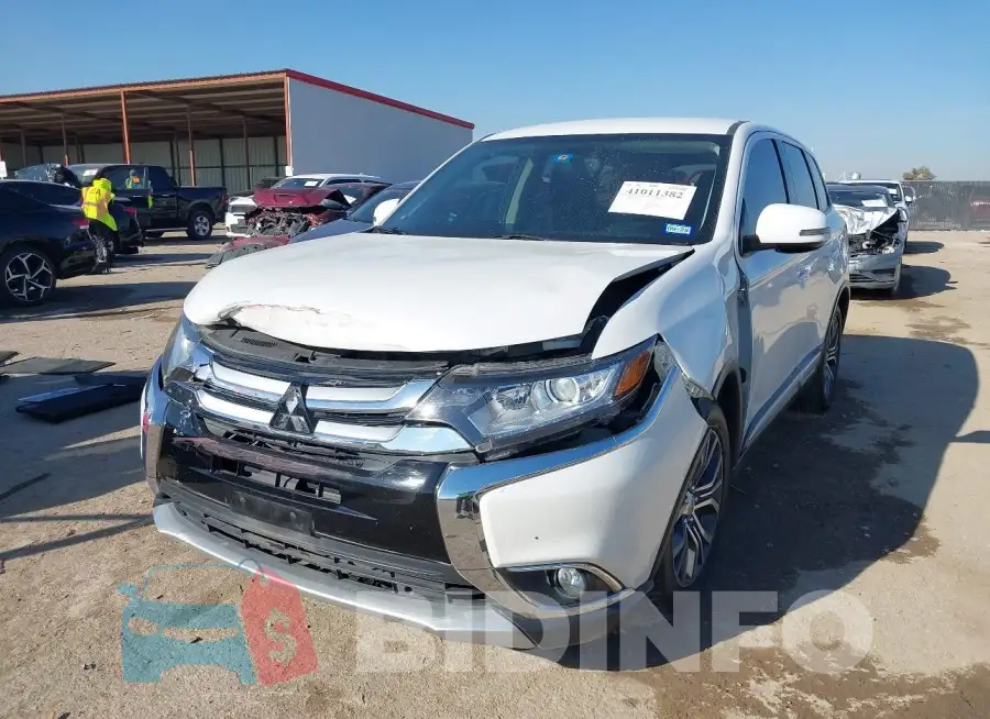 JA4AD3A3XHZ053261 Photo# 2