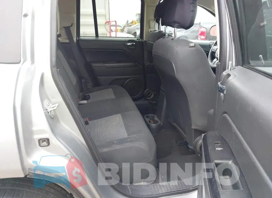 1C4NJCBA3FD156559 Photo# 8