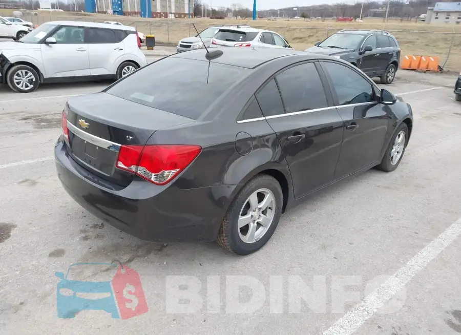1G1PE5SBOG7152172 Photo# 4