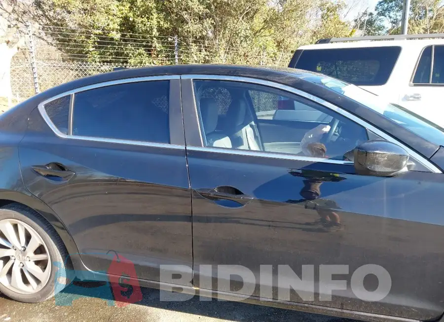 19UDE2F77GA015037 Photo# 13