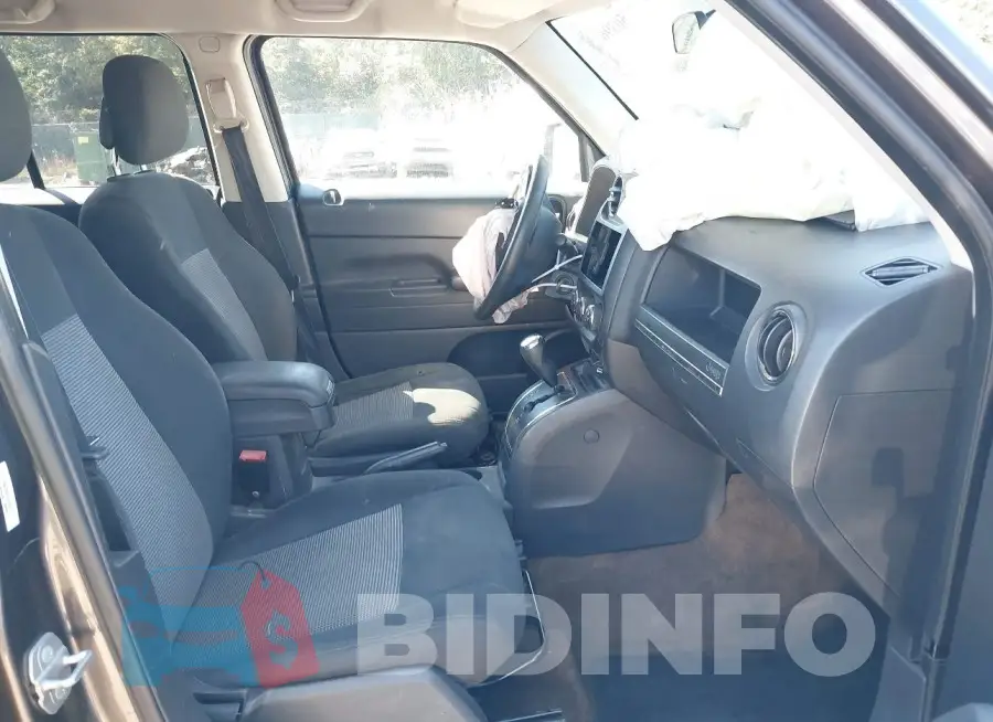 1C4NJPBB1FD145771 Photo# 5