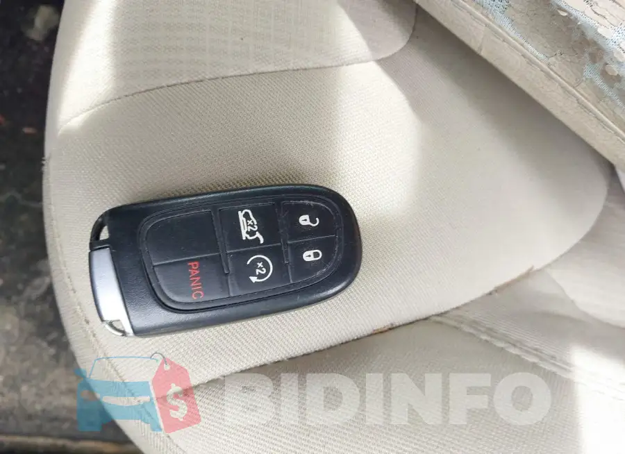 1C4PJLCSXFW530833 Photo# 11