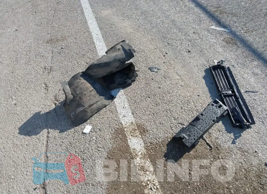 1G1ZB5ST8HF150414 Photo# 12
